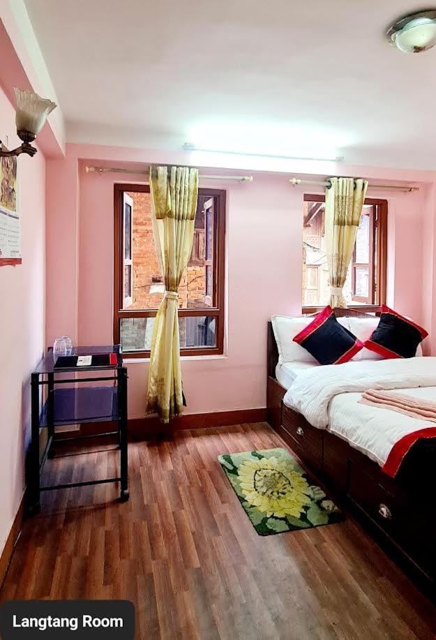 Annapurna Guest House And Rooftop Restaurant Bhaktapur Exterior photo